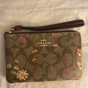 Coach NWT Wildflowers Wristlet Wallet Cardholder